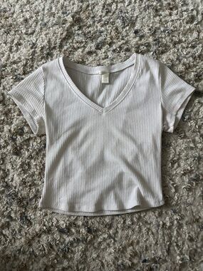 Bozzolo Ribbed V-Neck Crop Top in White